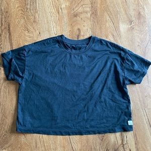 VUORI crop tee